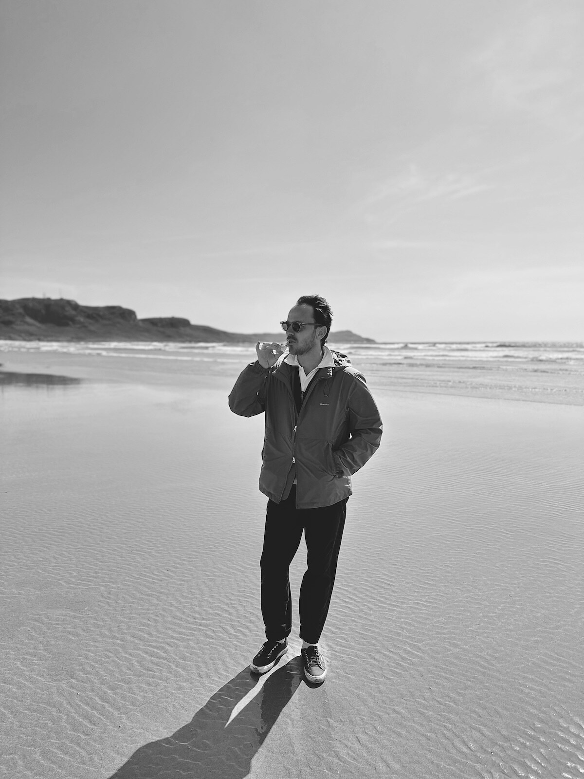 På stranden